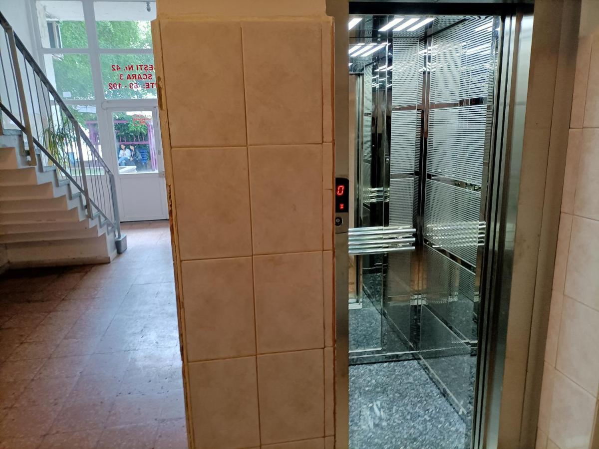 Mary Central Appartaments Bukares Bagian luar foto
