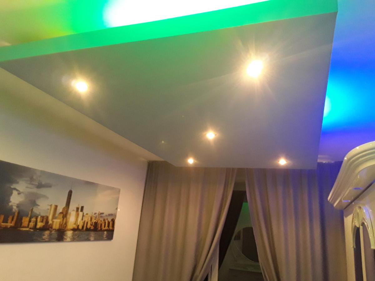 Mary Central Appartaments Bukares Bagian luar foto