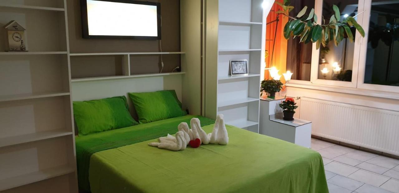 Mary Central Appartaments Bukares Bagian luar foto